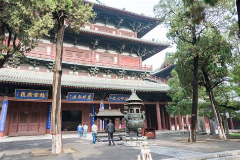 正定哪個寺廟不收費：探討宗教旅游的人文精神與公益發展